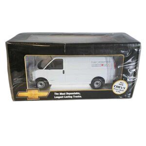 Vintage NWT 1996 Chevy Full Sized Fleet Operations Van Die Cast